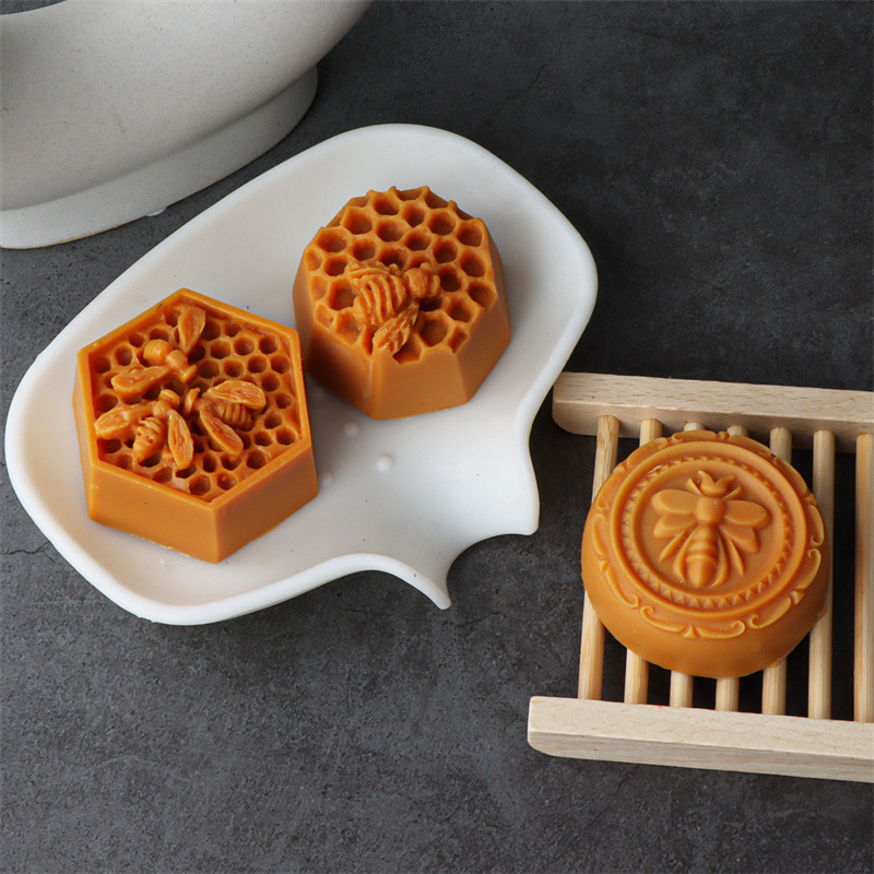 3D Flying Bee Honeycomb Candle - đánh giá và giá Soap Making Store